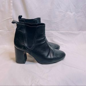 Ankle heeled boots